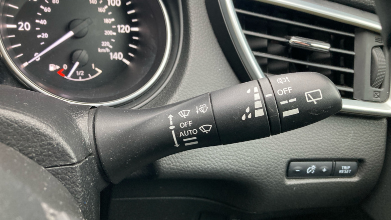 Nissan Qashqai 1.3 DiG-T Acenta Premium 5dr Petrol Hatchback